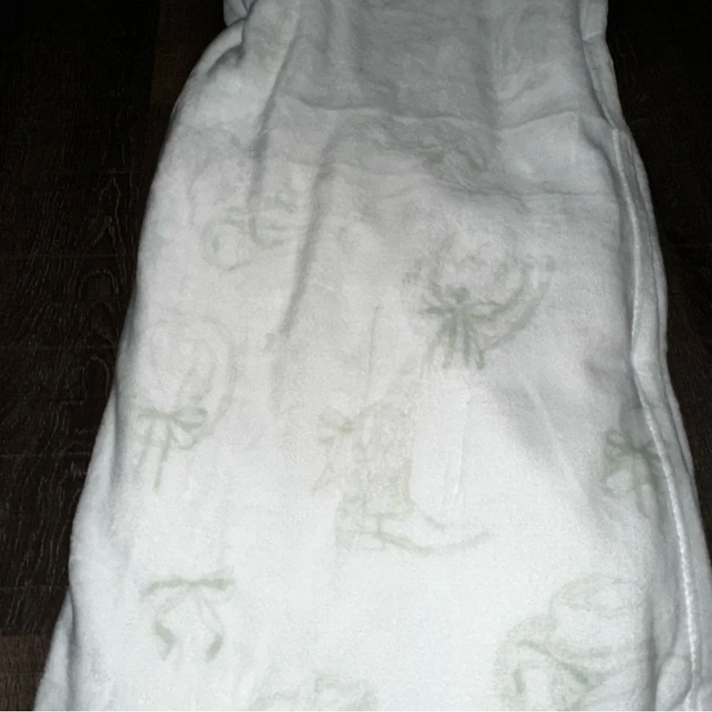 NEW WRANGLER Oversized Plush Throw Blanket Cowgirl Boots, Hats & Bows Sage/White